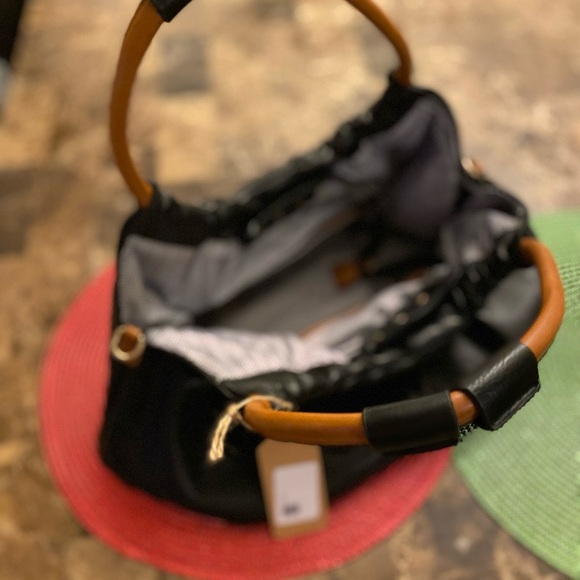 Black hobo-style handbag 🖤 Faux Leather… - Picture 14 of 16